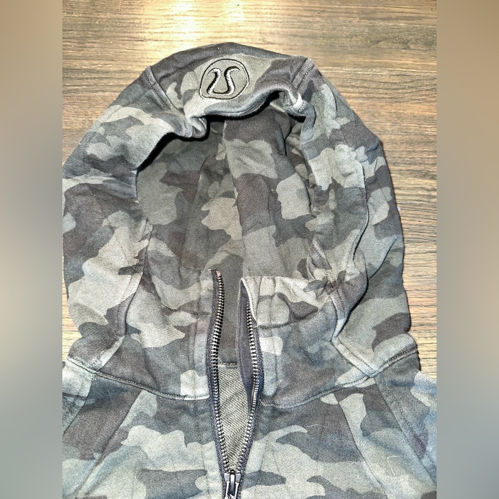 Lululemon Scuba Full-Zip Hoodie in the Heritage 365 Camo Green 6 Jacket - Picture 2 of 5